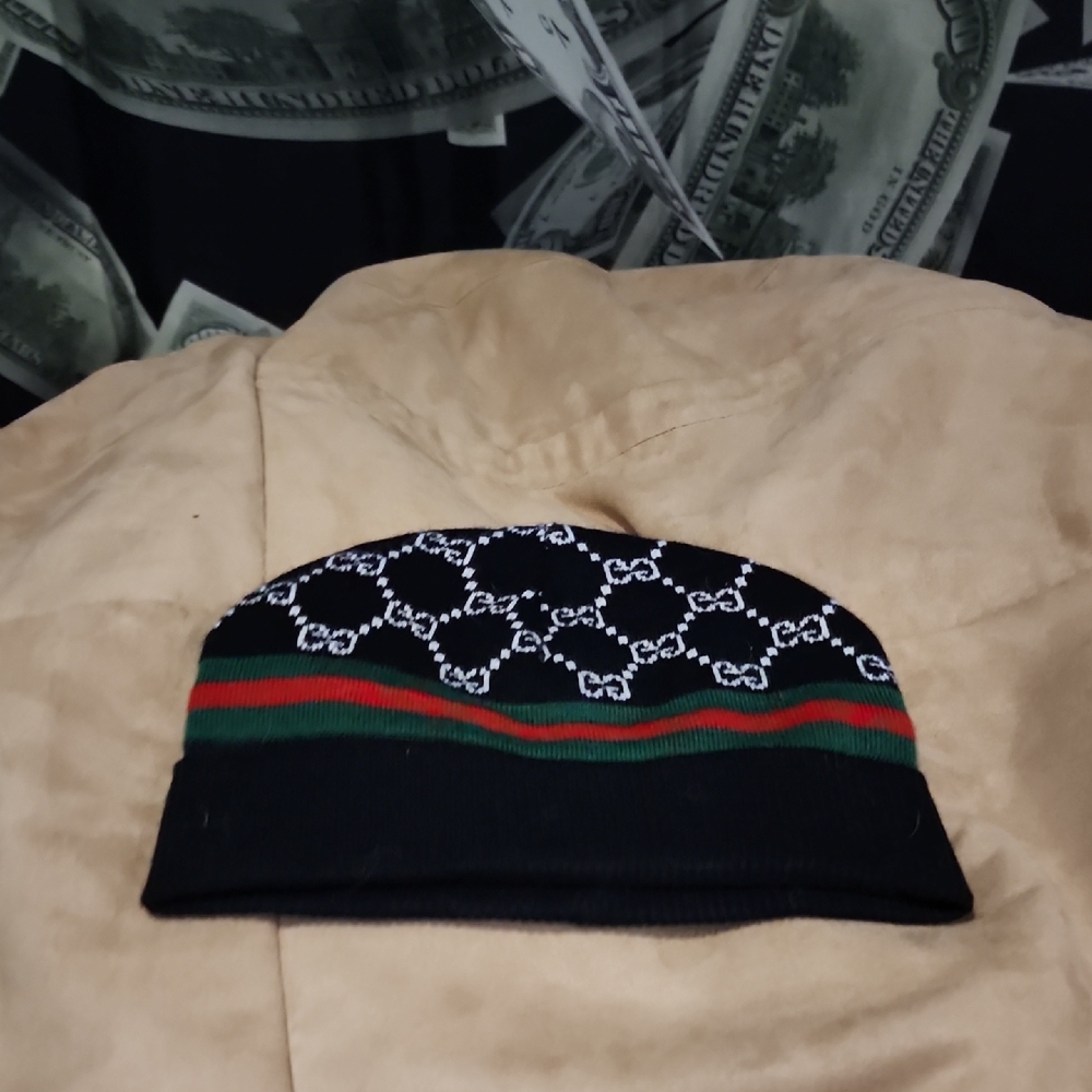 Gucci Black Knit Beanie with Green & Red Stripe and Interlocked Logo